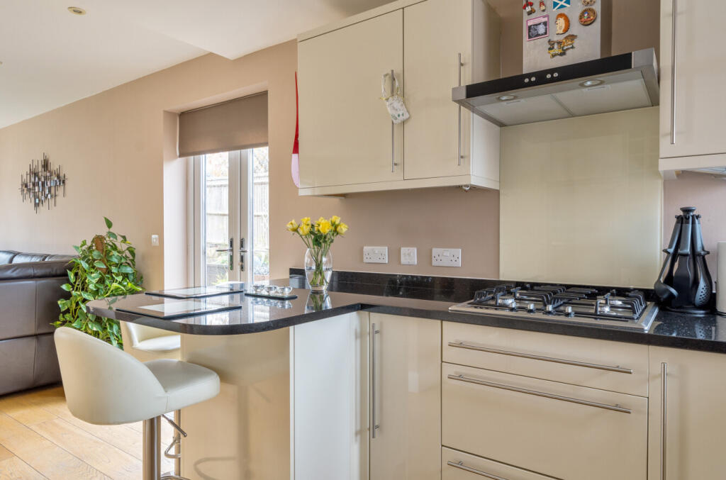 1373460-22-6904b6...