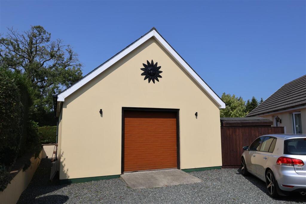 Detached Garage