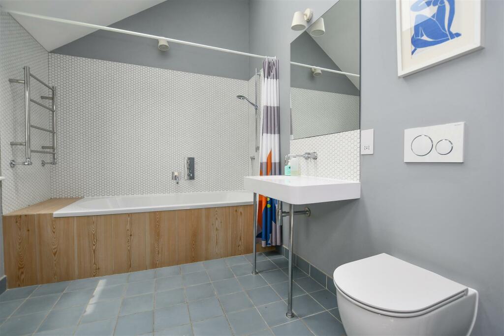 Family Bathroom_.jpg
