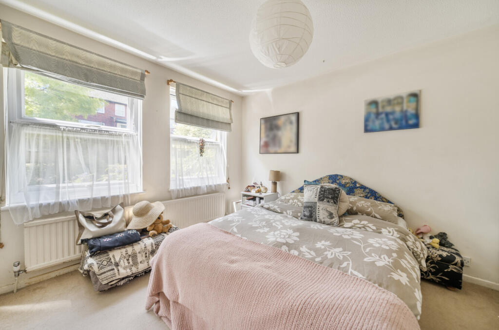 1319966-3-686d038...