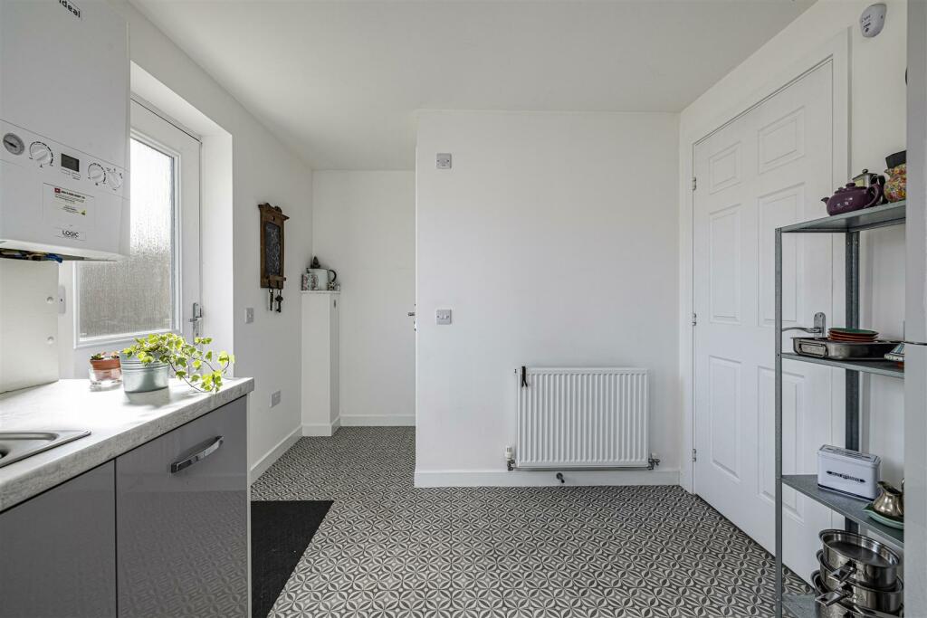 8 Knoll Park Place Galashiels 15.JPG