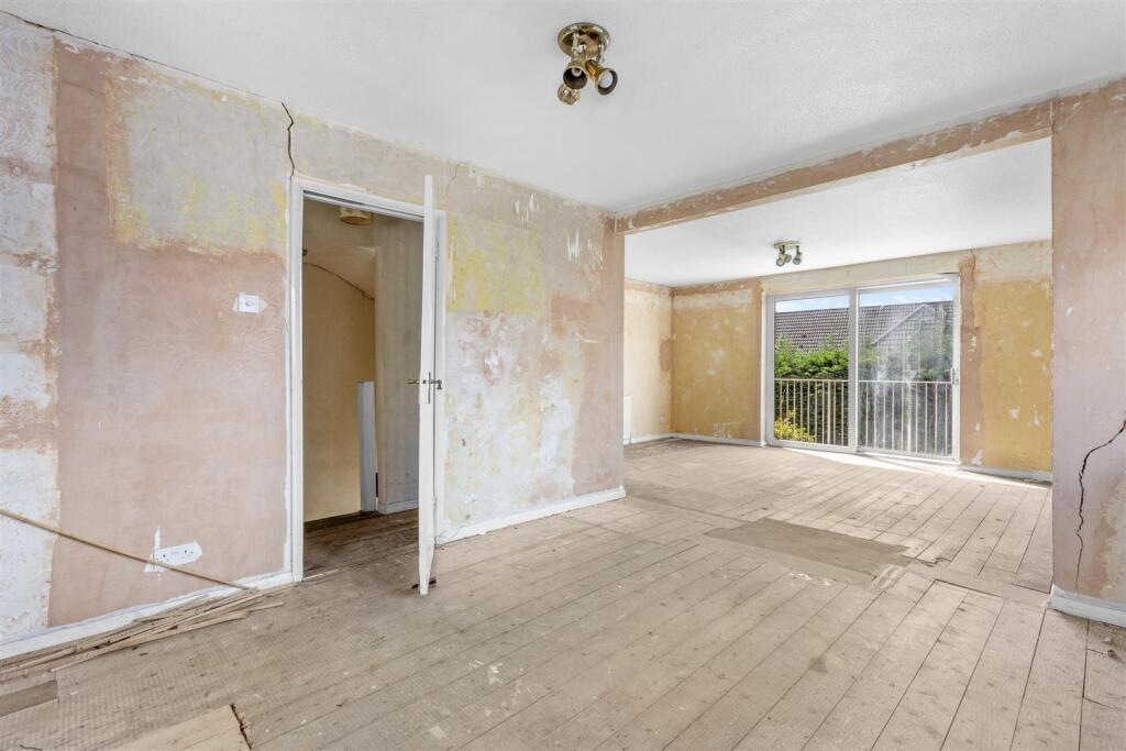 2 Southfield Road, HP13 5LA-8.jpg