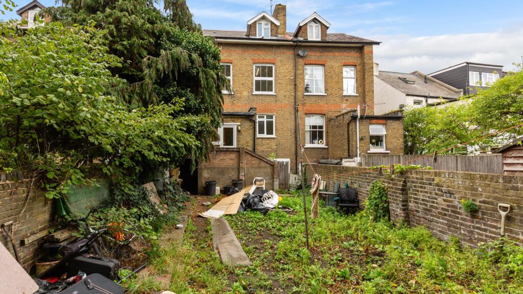 Flat B, 8 Cherington Road, Hanwell, London, W7 3HJ