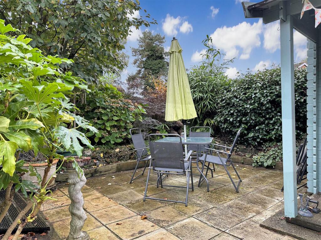 Paved Seating Area 035