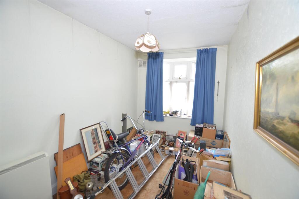 12 Bryanston Ave bed 3.JPG