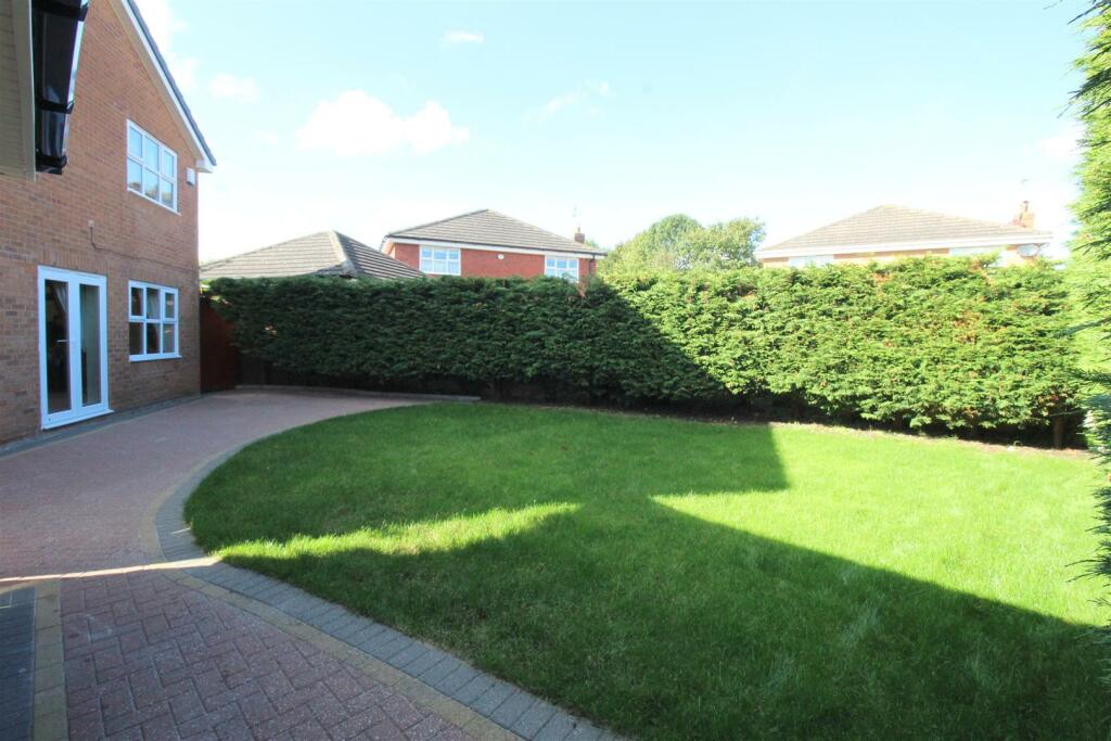 Lapwing Row,3, outside 2.JPG