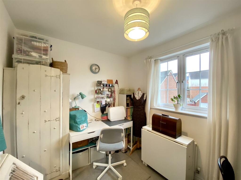 BEDROOM 2