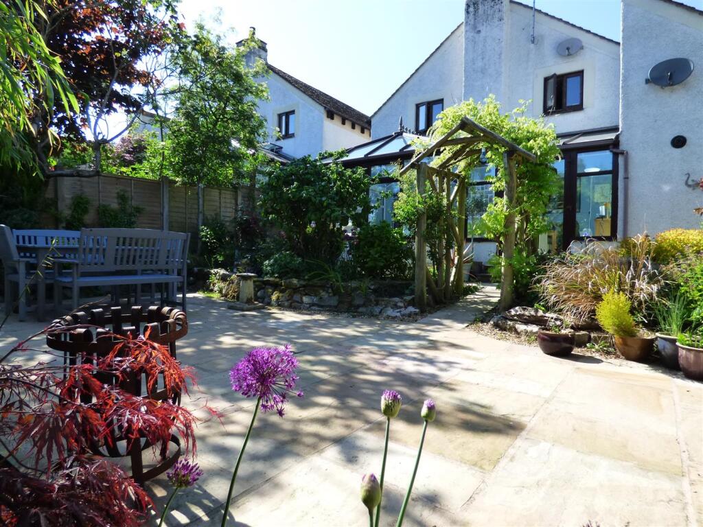 new Garden &amp; Lounge Pics (15).JPG