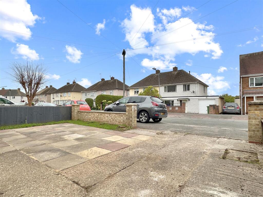 Extensive Driveway 690