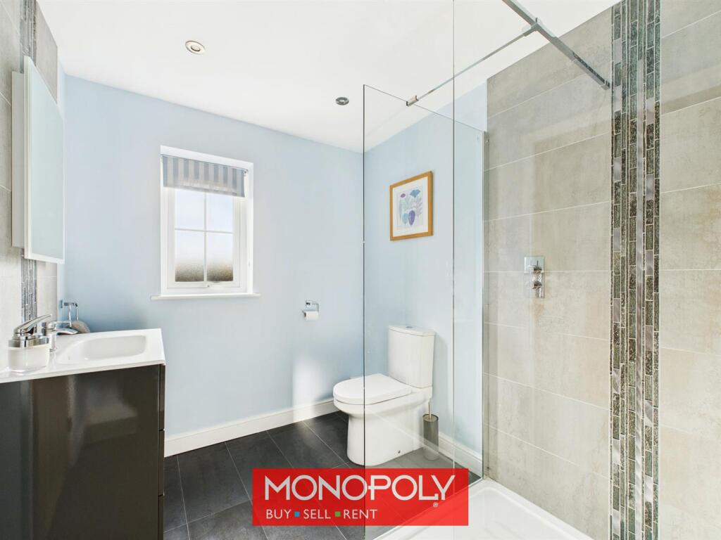 Master En Suite.jpg