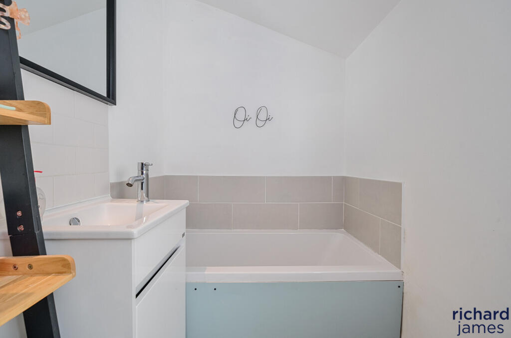 5e2357d2b98a4c0fb0481fce2272c5a7