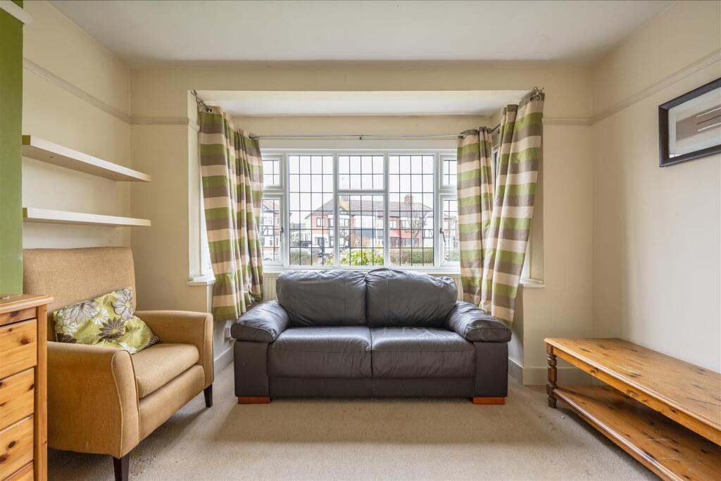 Brackley Square, IG8