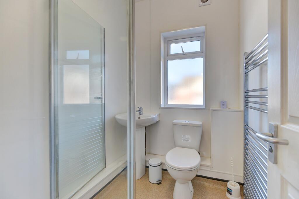 4 Coronation Street Bathroom 2