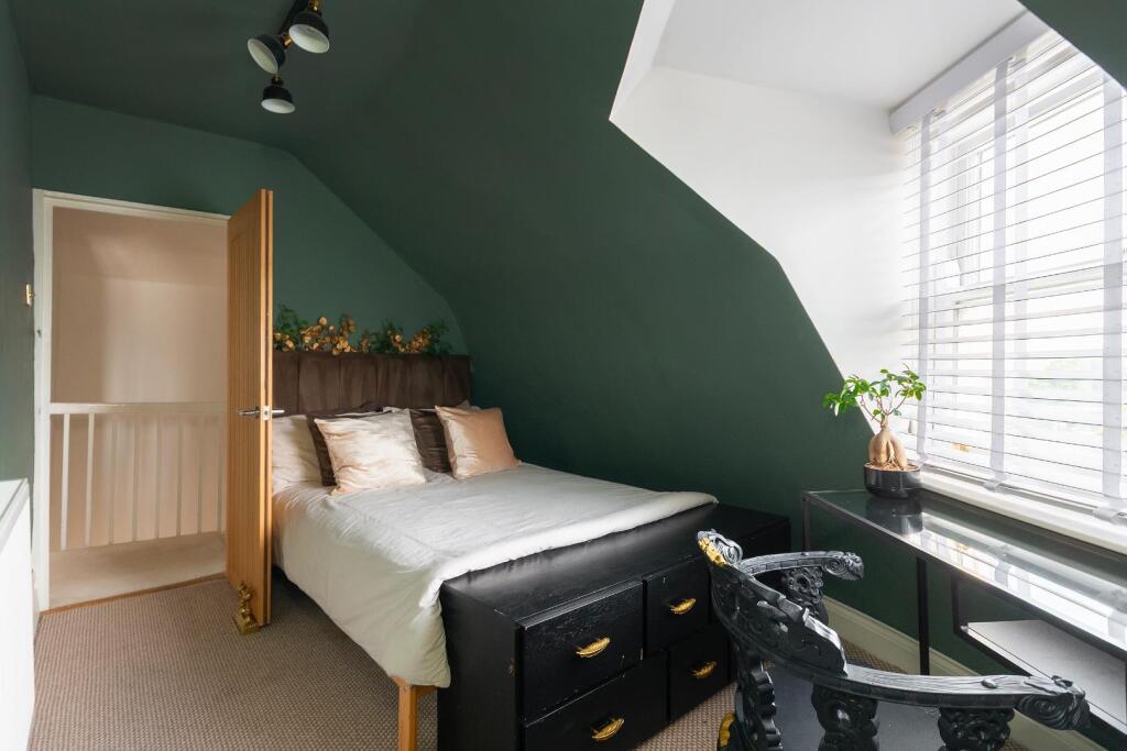 F21GHCN - Bedroom A.jpg