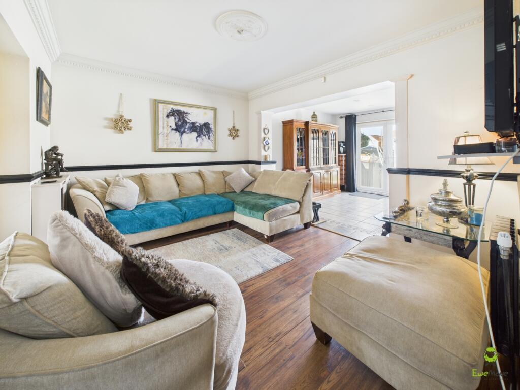 CAM02615G0-PR0037-STILL007