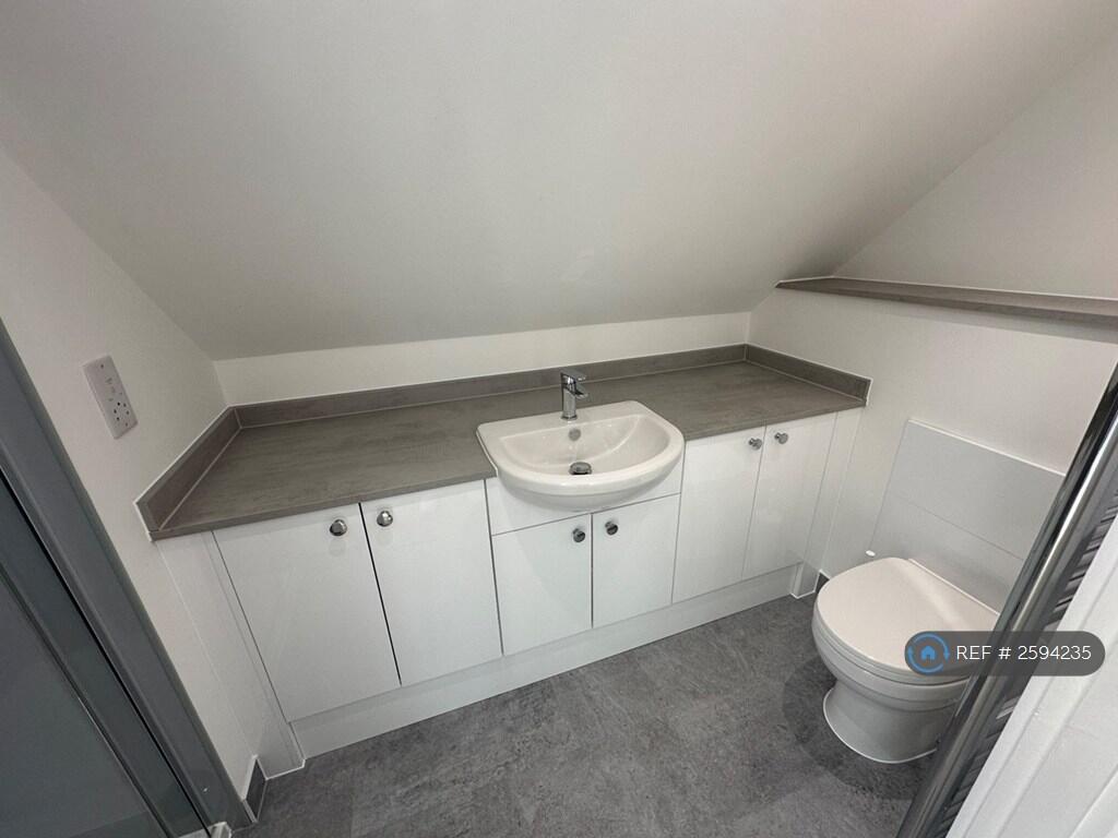 Main Bathroom Upstairs