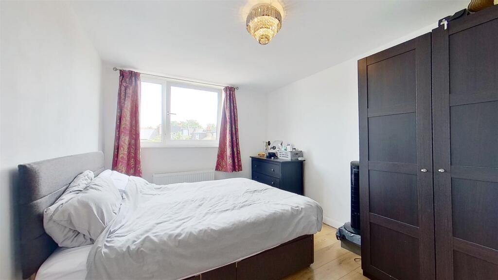 Kingham-Close-Earlsfield-SW18-06232023_081802.jpg