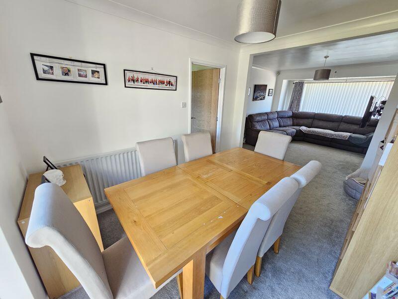 Dining/Lounge 