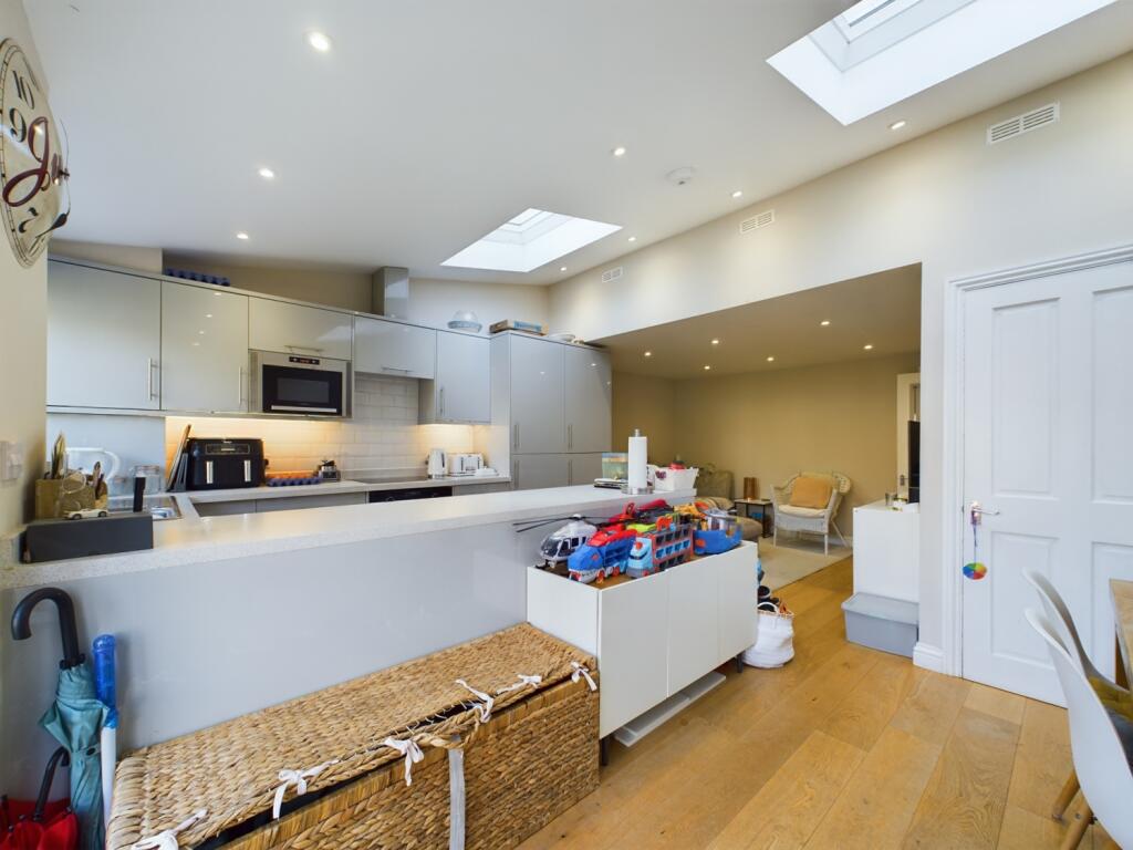 CAM01740G0-PR0343-STILL010