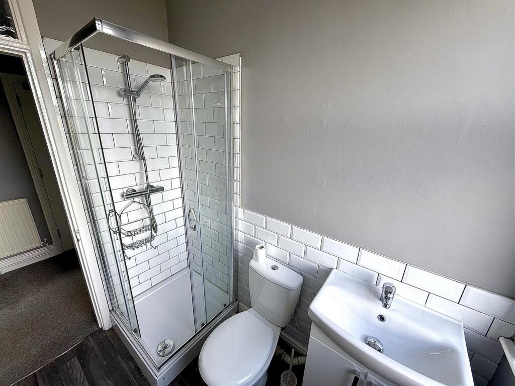 Bathroom 2.jpg