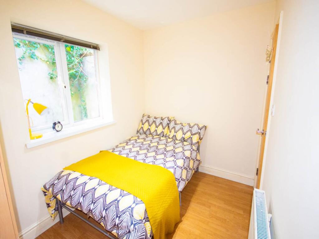 Flat 2, 1 Russell St