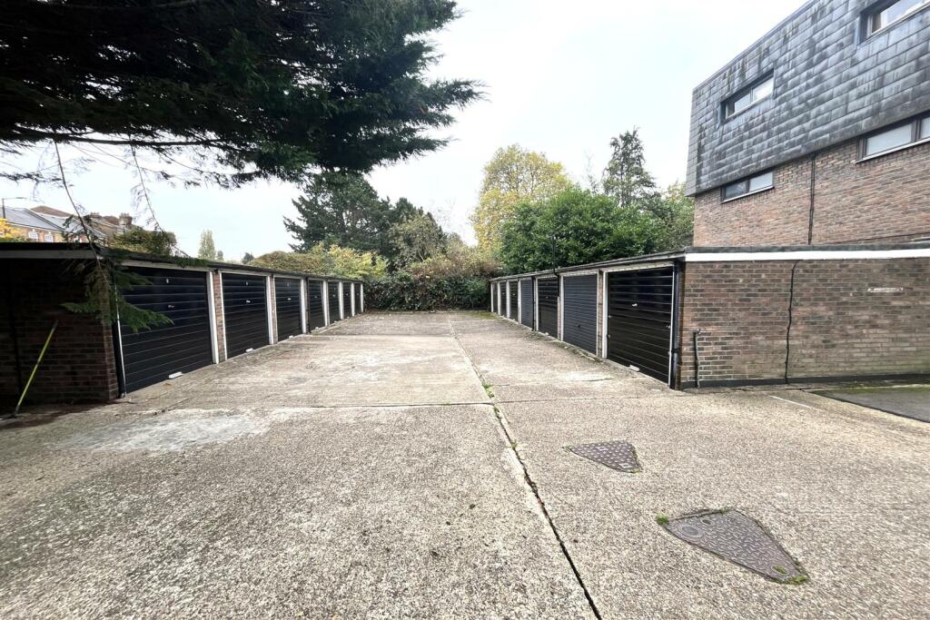 GARAGE EN-BLOC