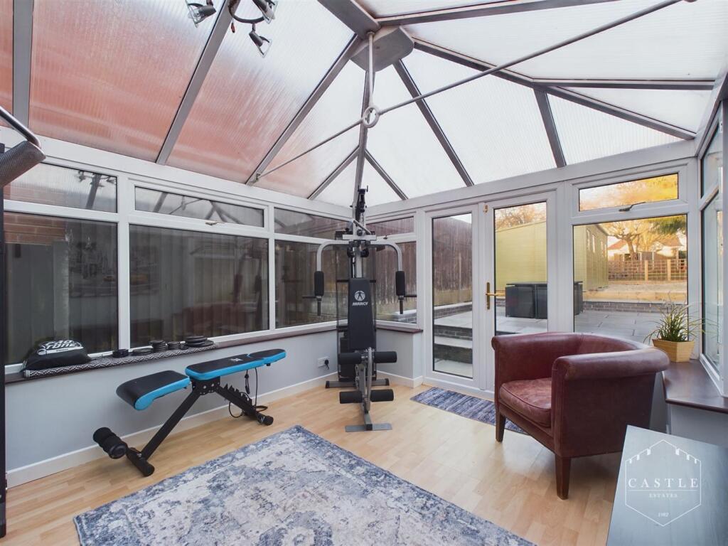CONSERVATORY/GARDEN ROOM