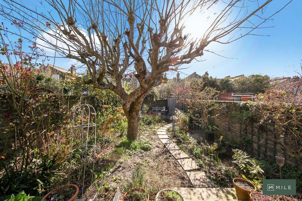 Flat A, 11 Bramst...