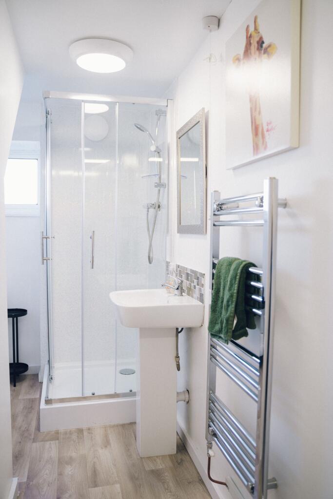 Ystafell Molchi / Bathroom