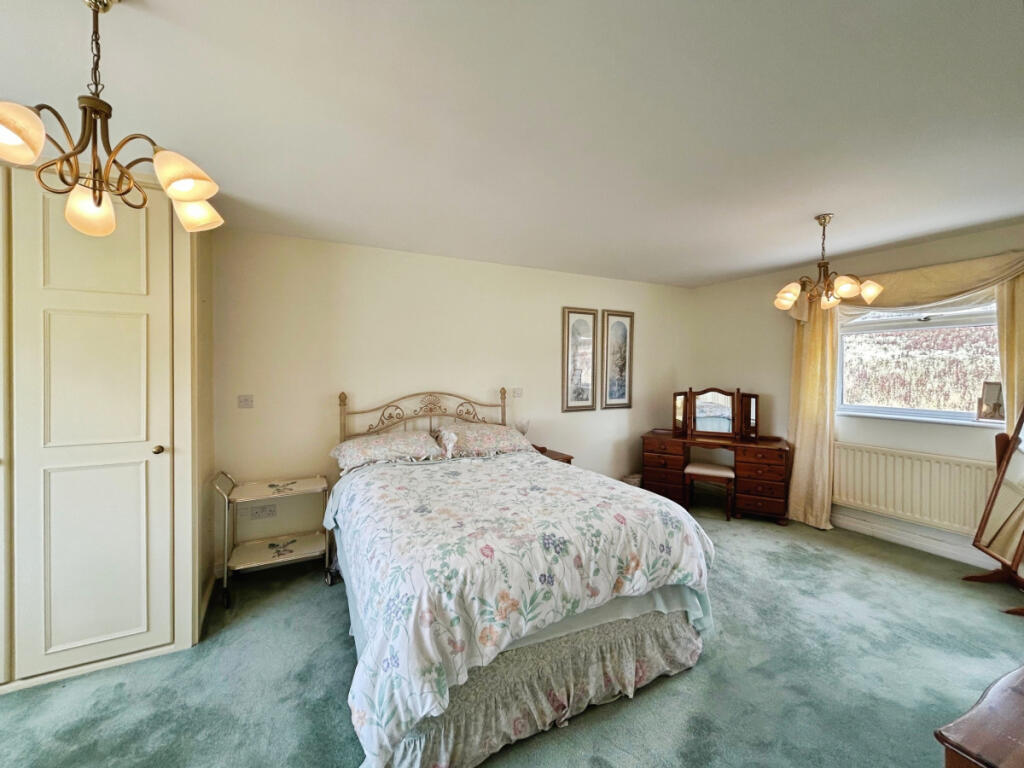 Modern Detached 4 Bedroom Property