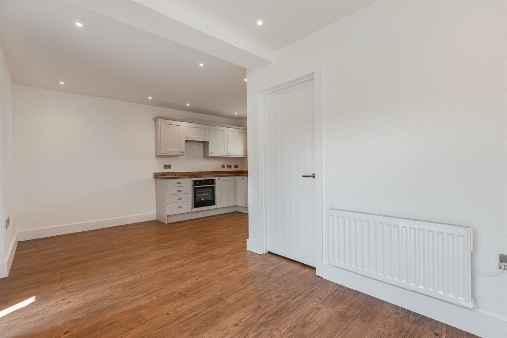 A44 - Barns @ Higher Court Barns, Littlehempston -