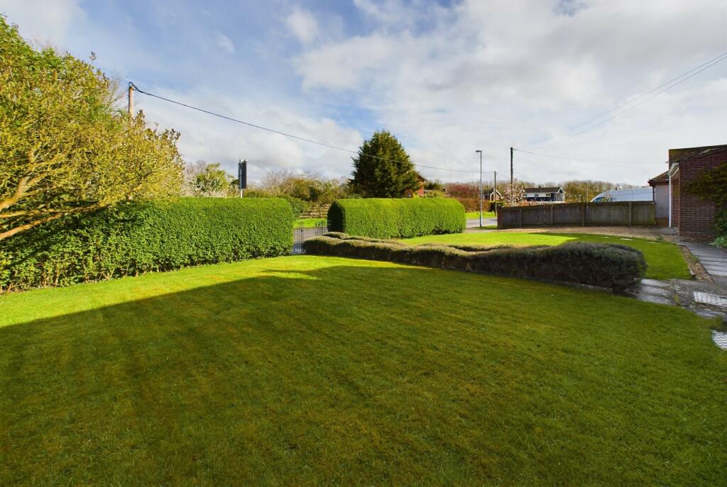 CAM02545G0-PR0131-STILL004