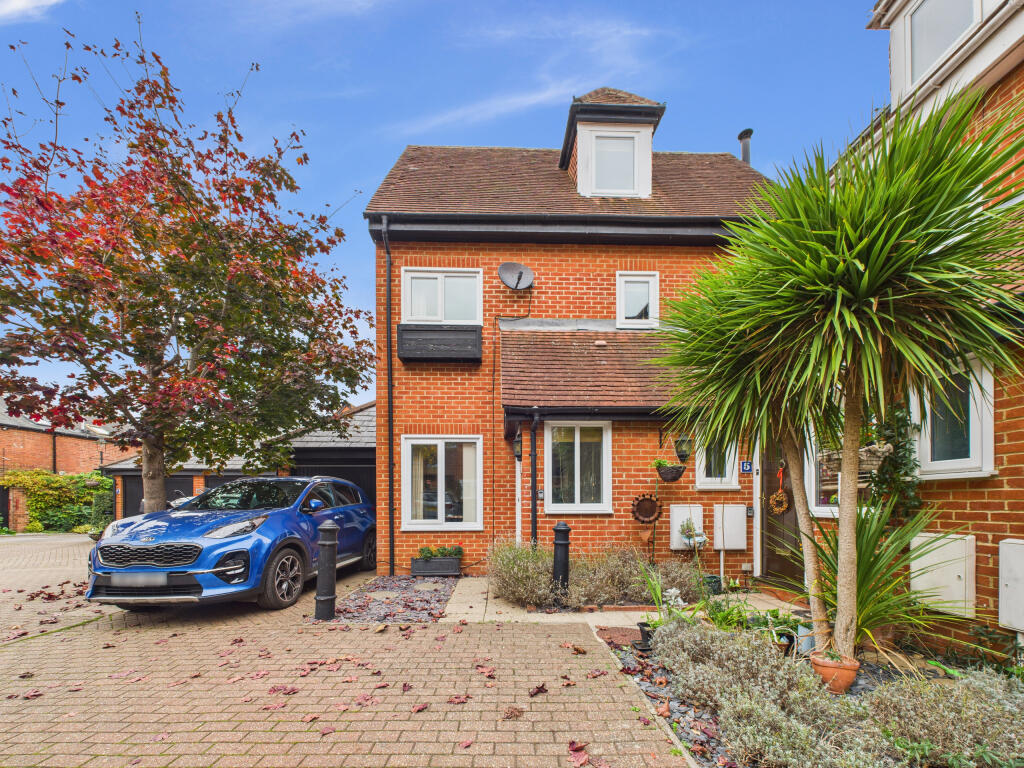 CAM02909G0-PR0504-STILL015