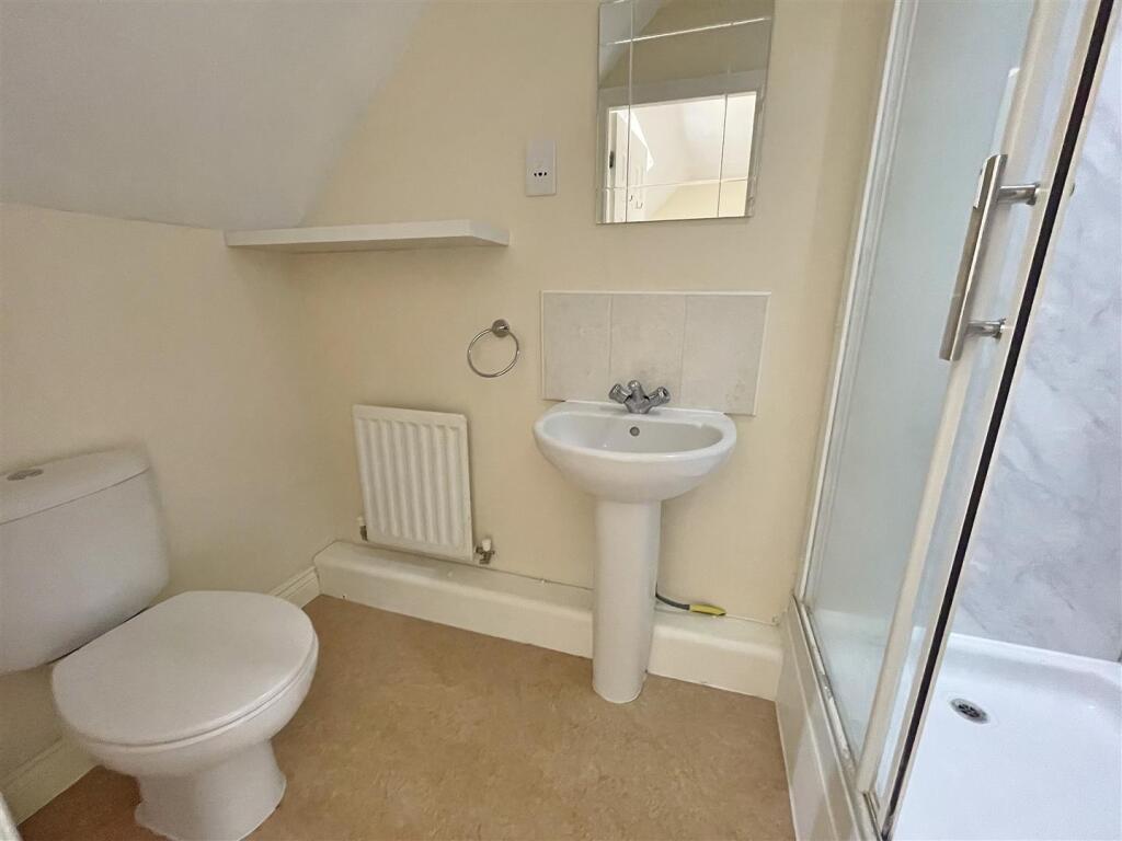 En-Suite To Master Bedroom