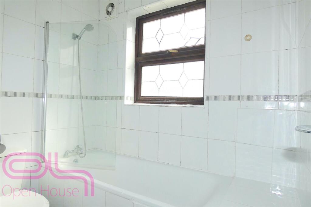 Bathroom 1_2.jpg