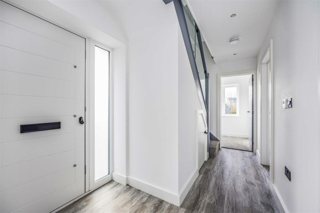 38a Five Heads Road, Horndean-Small-PorticoMarketi