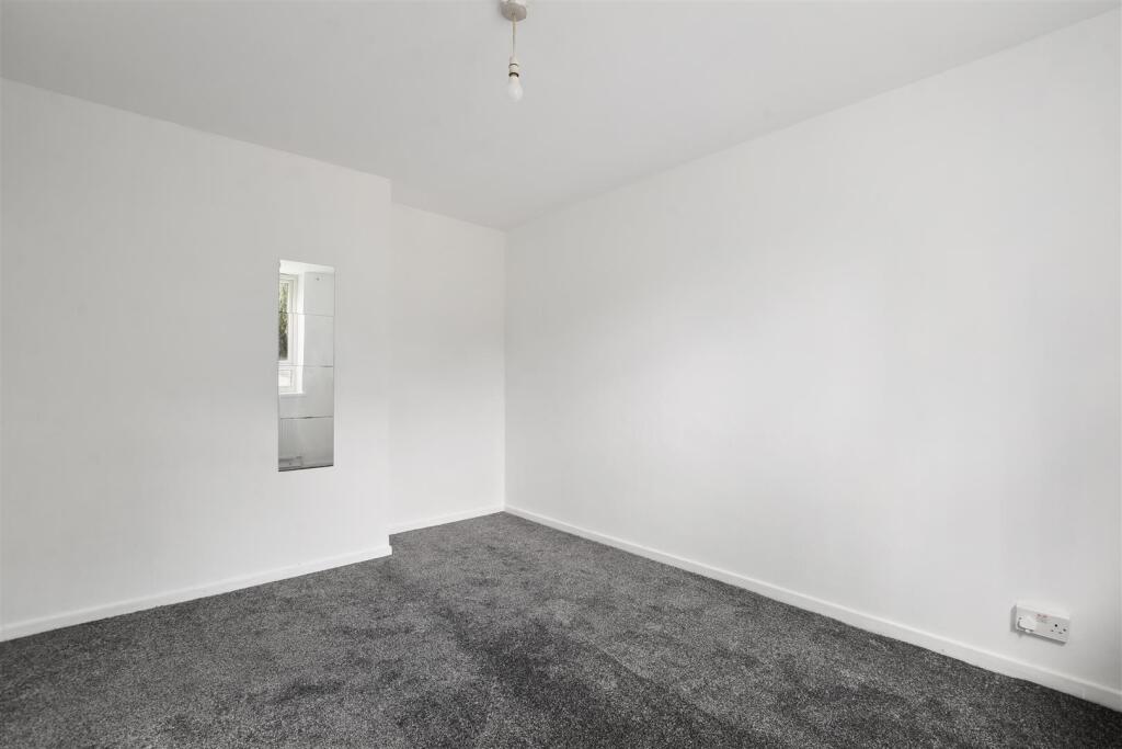 06-c8d3GCPMSC - 60 Dobson Close - Bedroom 5 -Origi