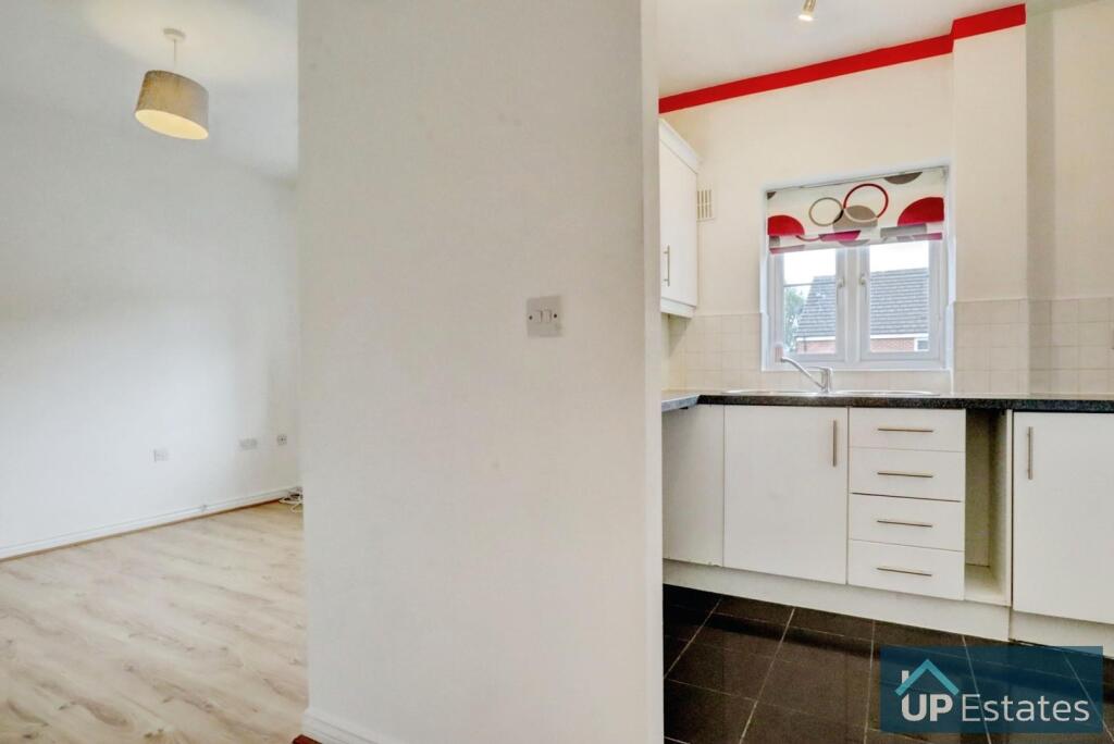 KITCHEN/LIVING ROOM