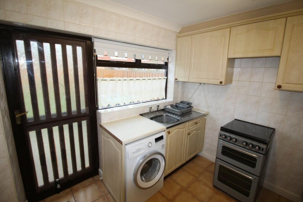 Kitchen (b) 