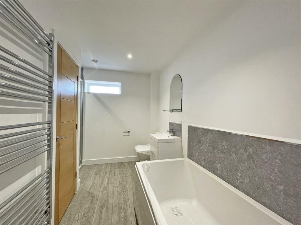 Sound View 7 - Bath.jpg