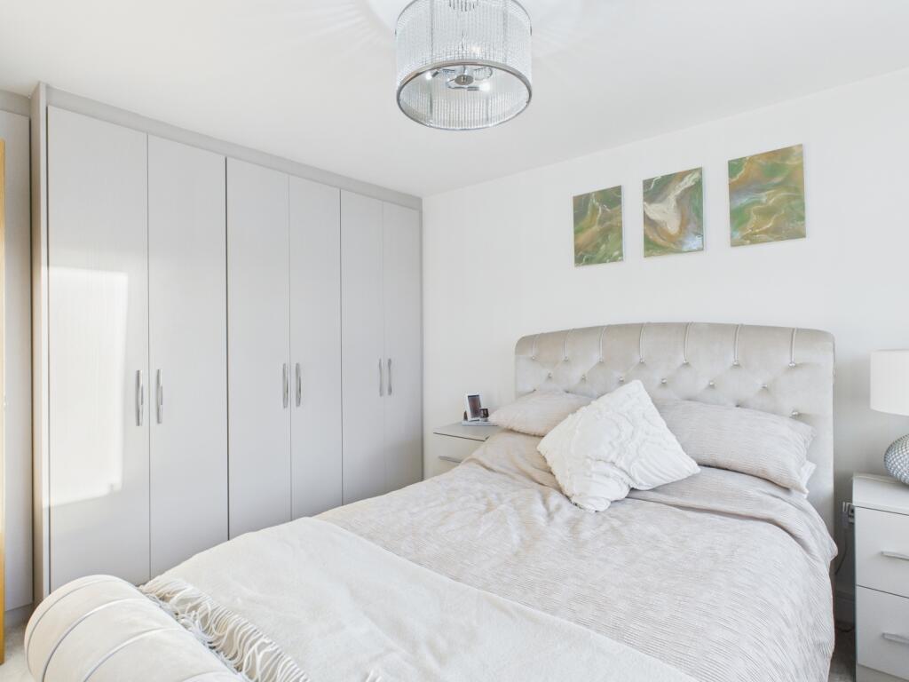 CAM03729G0-PR0191-STILL012