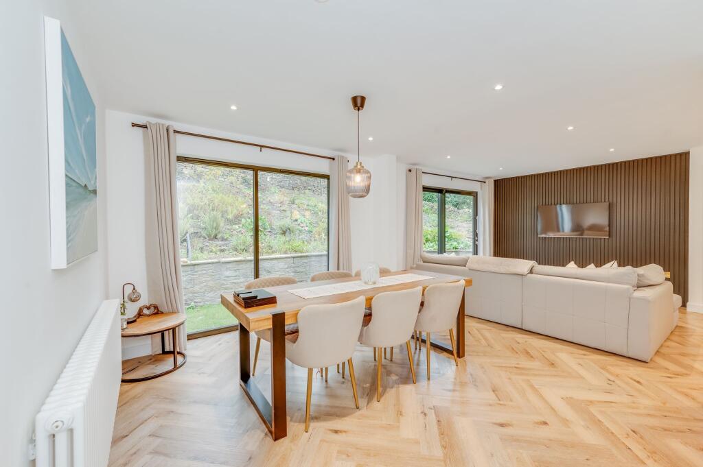 OPEN PLAN KITCHEN/DINER/LIVING ROOM