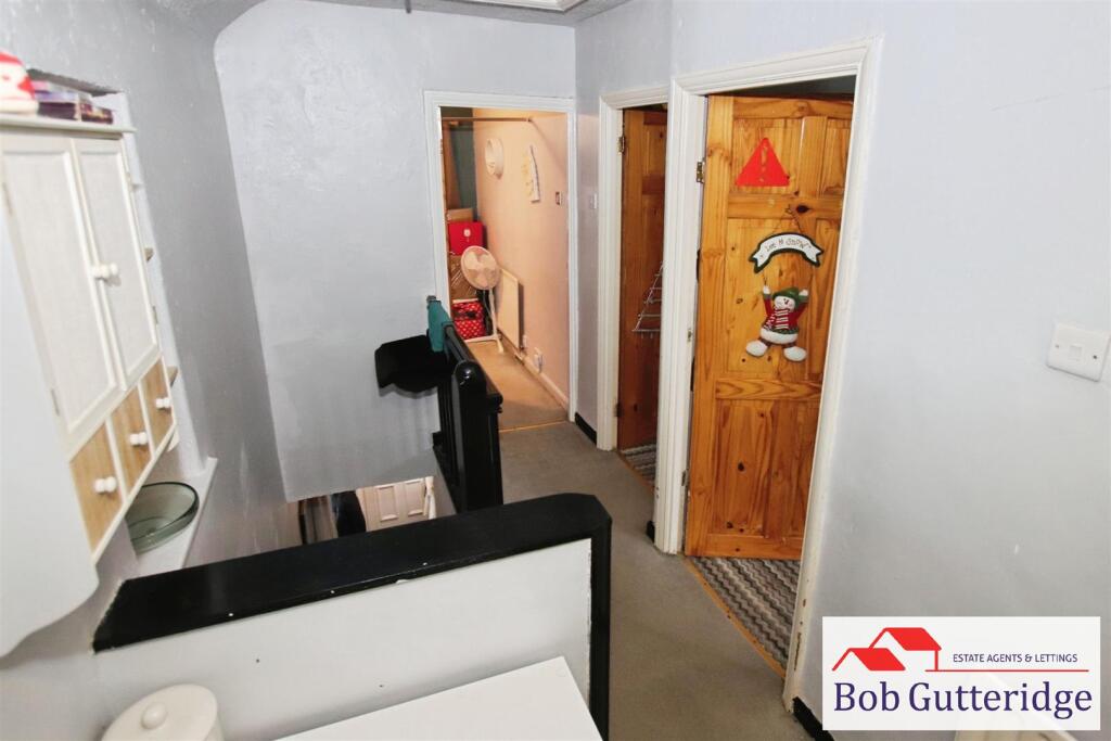 FIRST FLOOR LANDING