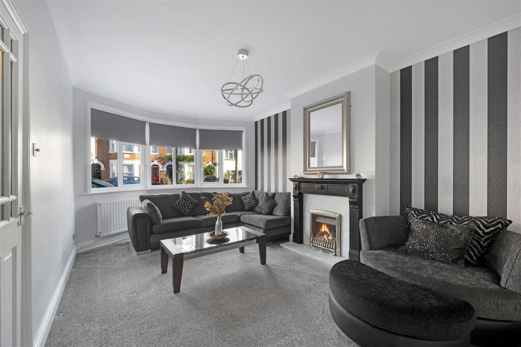 Lounge 3.jpg