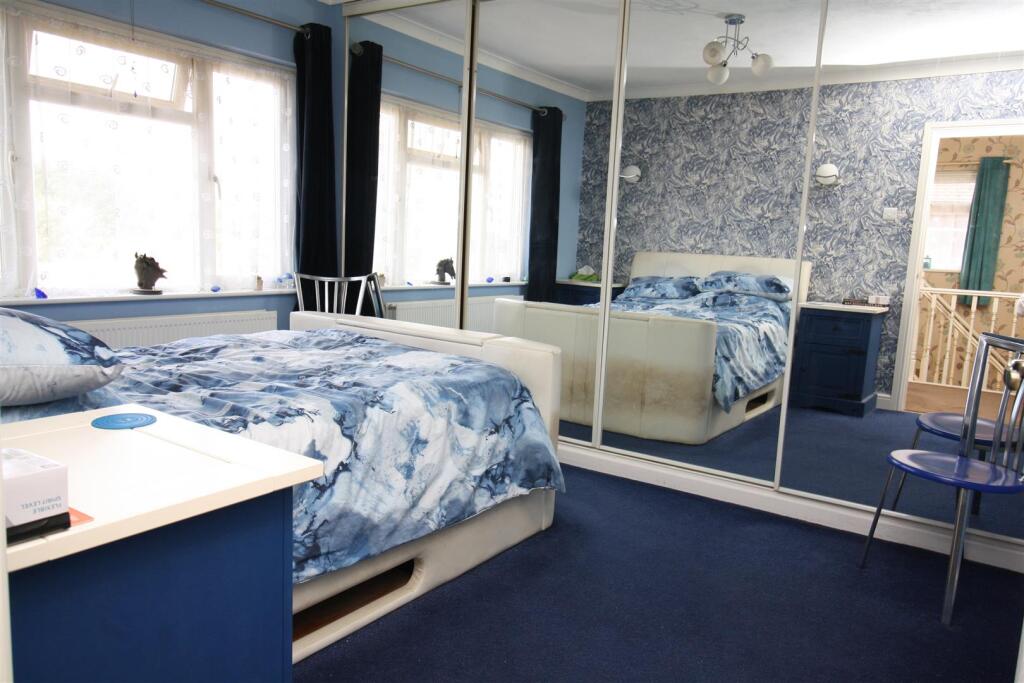 29 Staple bedroom 2a.JPG