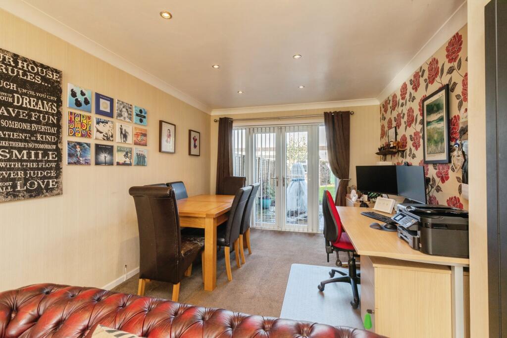 Lounge/Dining Room