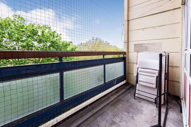 Balcony with bird netting