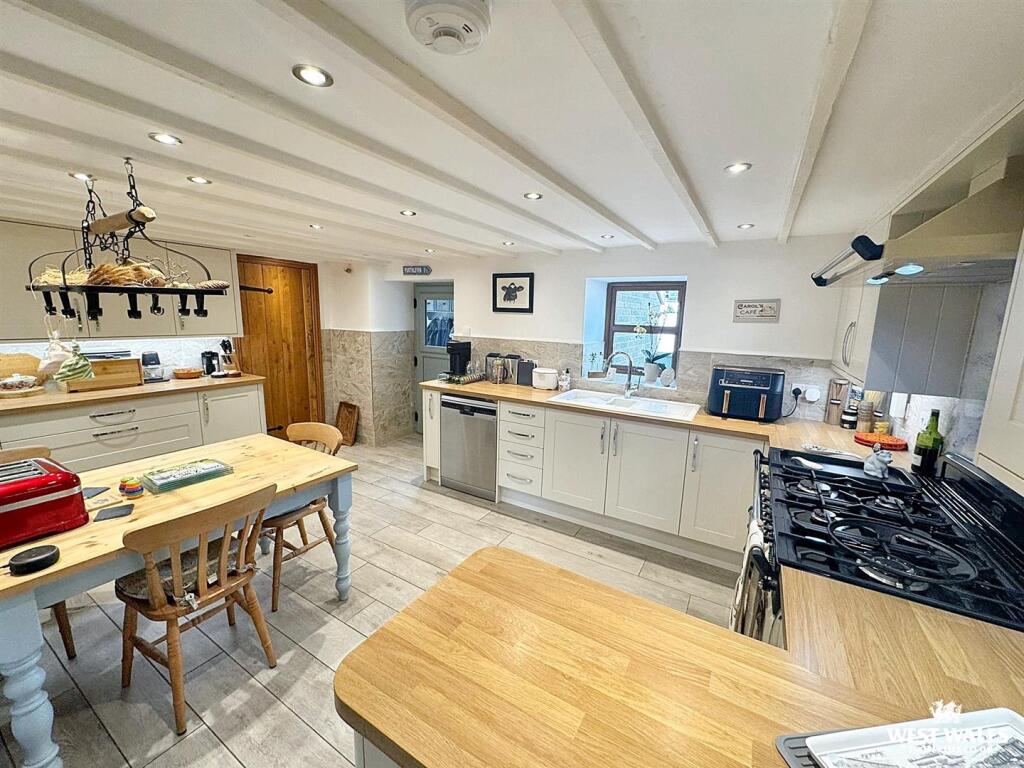 WhatsApp Image 2025-09-29 at 11.28.10 (9).jpg