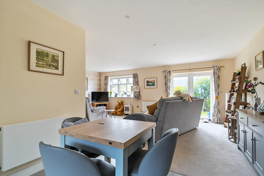 Dining/Sitting Ar...