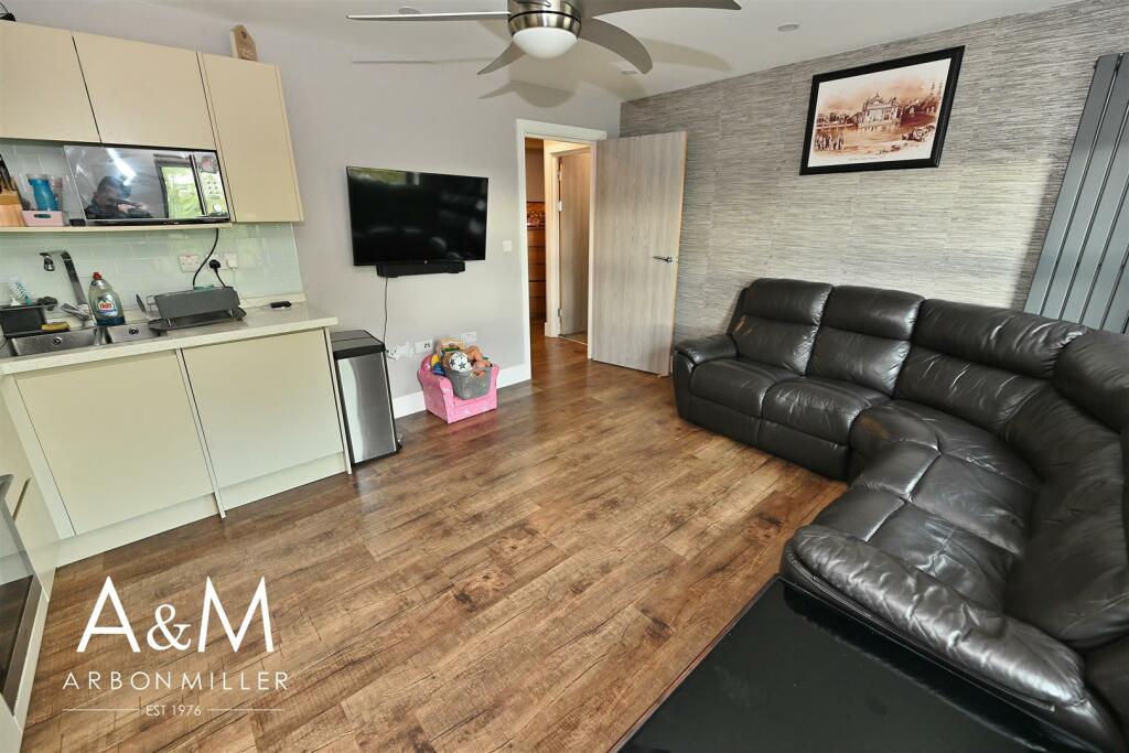 Lounge/Kitchen